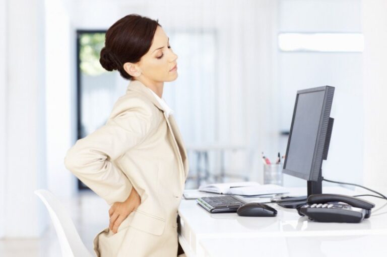 Bị đau thắt lưng cần phải làm sao