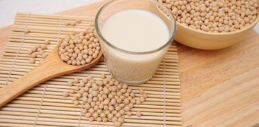 Sử dụng sữa đậu nành giúp bạn chống loãng xương
