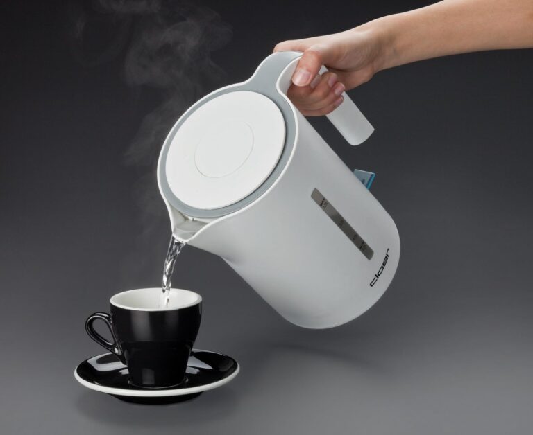 Thói quen dùng sai nước sôi để nguội có hại cho sức khỏe