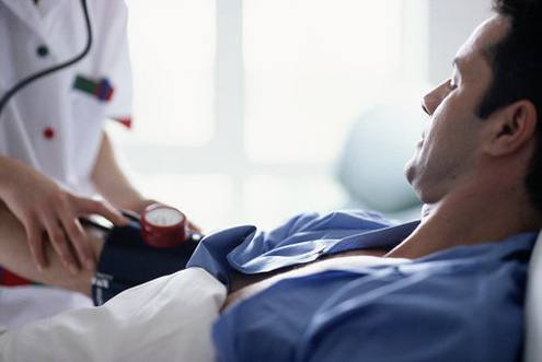 Bệnh nhân tăng huyết áp kịch phát cần yên tĩnh tránh kích động